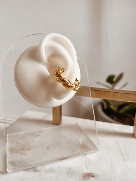 Twist Gold Ear Cuff