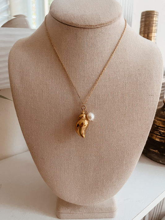 Caracol Perla Necklace