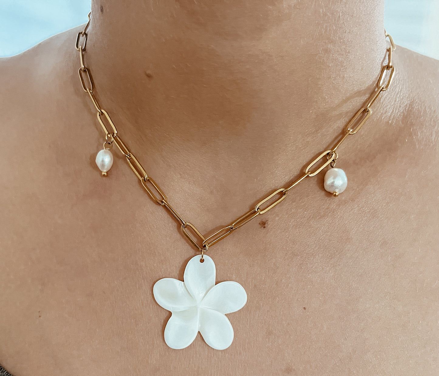 Flor Blanca Necklace